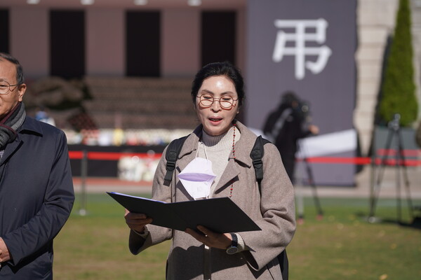 이태원 참사 희생자 추모 시 낭독