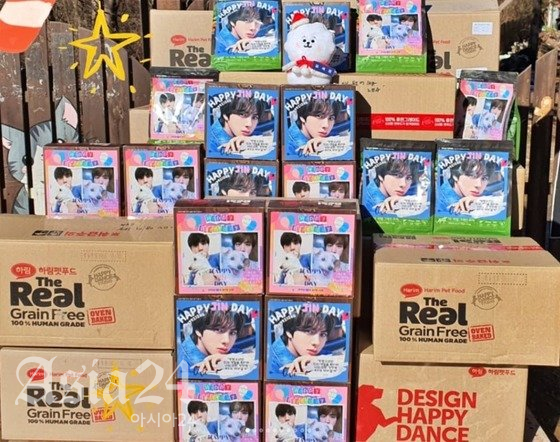 방탄소년단 진의 팬들과 하림펫푸드는 3일 동물보호소에 사료를 기부했다.(사진 코리안독스 인스타그램)